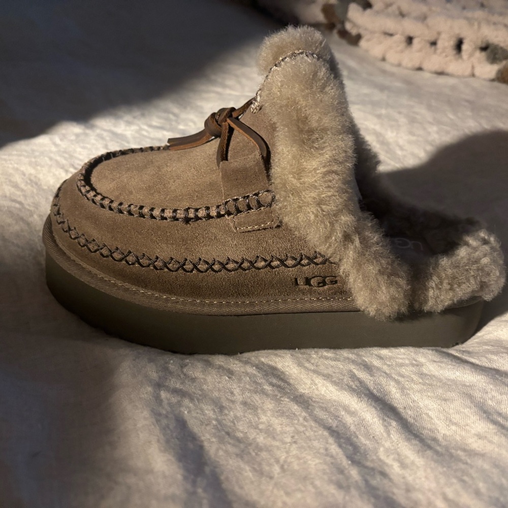 Ugg Disquette Alpine brand new size 7
